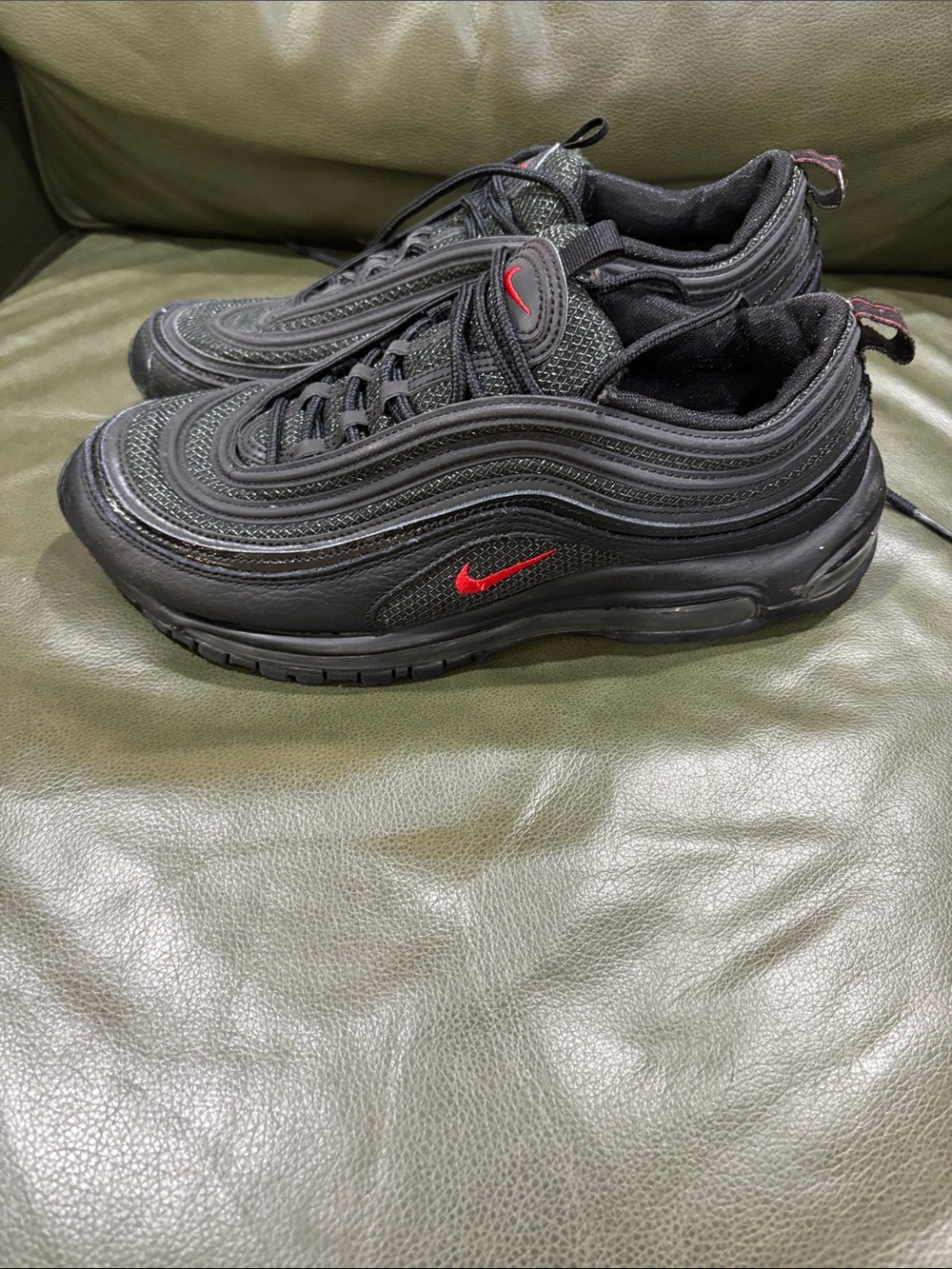 Nike Men's Black Sneakers with Red Swoosh